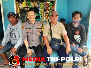 Sinergitas TNI–Polri, Bhabinkamtibmas Polsek Cijeruk dan Babinsa Sambang Warga Sampaikan Pesan Kamtibmas dan Edukasi TPPO