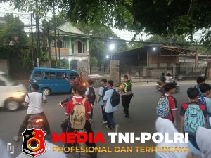 Giat Sambang Warga Bhabinkamtibmas Desa Gandoang Polsek Cileungsi Ajak Masyarakat Jaga Kamtibmas