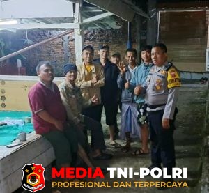 Cegah Gangguan Kamtibmas Bhabinkamtibmas Polsek Ciampea laksanakan kontrol petugas ronda malam