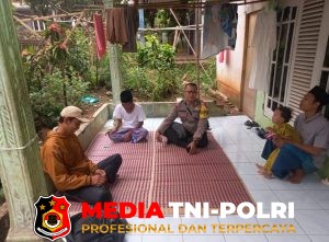 Jaga Kamtibmas Bhabinkamtibmas Polsek Cigudeg sambang warga dalam rangka harkamtibmas di wilayah