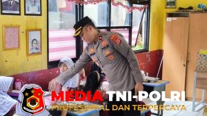 Kapolsek Cikupa dan Kasubagkerma Tinjau Pendistribusian Makanan Bergizi Gratis di SDN 03 Dukuh