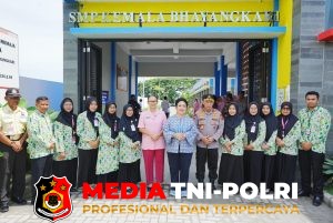 Kapolri Singgung Wujudkan Generasi Emas Usai Tinjau SMP Kemala Bhayangkari Karanganyar