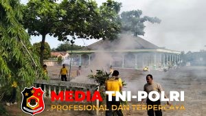 Kapolres Mesuji Pimpin Kegiatan Pembersihan Tempat Ibadah dalam Program Bersih Peduli Humanis