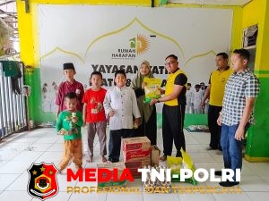Kapolsek AKP Erwin Setiawan Bagikan Sembako di Yayasan Yatim Piatu Rumah Harapan
