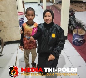 Polwan di Bogor Kembalikan Anak yang Hilang kepada Orang Tuanya