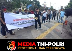 Aksi Masa Geruduk Polres Depok Suarakan Bongkar dan Tangkap Para Pengedar Obat Daftar G