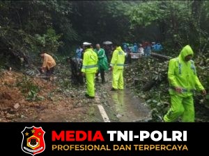 Polres Taput Intensif Tangani 27 Titik Bencana Banjir dan Longsor, Evakuasi Dilanjutkan Bertahap Akibat Cuaca Ekstrem