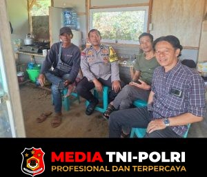 Patroli Dialogis Bhabinkamtibmas Polsek Cisarua Laksanakan Sambangi Warga Ciptakan Kamtibmas di Desa Tugu Utara