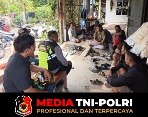 Berikan Himbauan Kamtibmas, Bhabinkamtibmas Desa Lumpang Polsek Parungpanjang Sambangi Warga