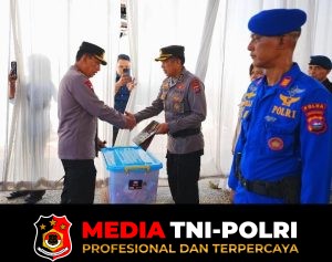 Wujud Empati, Kapolri Beri Bantuan kepada Anggota Polri Korban Bencana di Sumbar