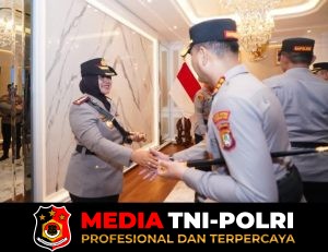Kapolda Metro Jaya Lantik Enam Kapolres Baru, Kombes Pol Mustofa Serahkan Kepemimpinan Metro Bekasi kepada Kombes Pol Sumarni