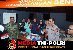 Kapolda Metro Jaya dan Pangdam Jaya Kunjungi Pengungsi Banjir Bagikan Coklat kepada Anak-anak di Rusun Embrio Semper Barat