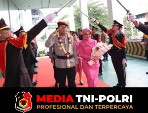 Pelepasan Wakapolresta Dipimpin Langsung Oleh Kapolresta Kombes Pol Wisnu Wardana Serta Di hadiri Puluhan Personelnya Di Aula Polresta Bandara Soetta.