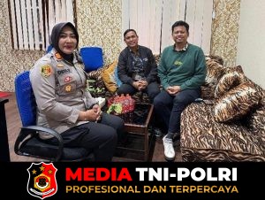 Kapolsek Megamendung Menerima Masyarakat Megamendung Melaksanakan Program Jum'at Curhat