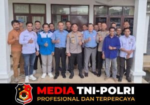 Kapolres Serang AKBP Andri Kurniawan Melaksanakan Kegiatan Ngariung Bersama Buruh Yang Tergabung Dalam Aliansi Serikat Pekerja Buruh (ASPSB)