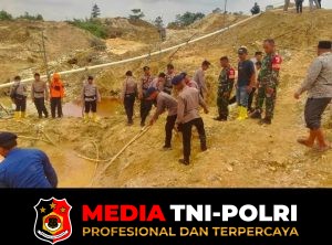 Polri Gerak Cepat Evakuasi Kecelakaan Kerja Masyarakat Yang Tertimbun Longsor