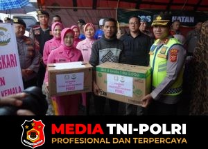 Polda Jabar Salurkan Bantuan Sosial bagi Warga Terdampak Banjir di Desa Karangligar