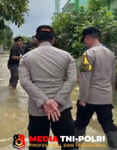 Bantuan Sembako dan Makanan untuk Pengungsi Banjir di Desa Waringin Jaya