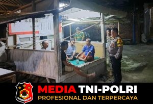 Bhabinkamtibmas Polsek Ciampea Laksanakan Kontrol Ronda Malam, Sampaikan Pesan Kamtibmas kepada Warga  Untuk