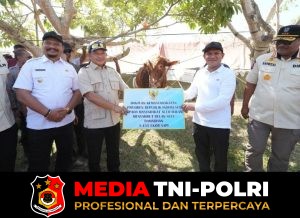 Kasatgas Tito Serahkan Bantuan Sapi Presiden Prabowo kepada Masyarakat Aceh