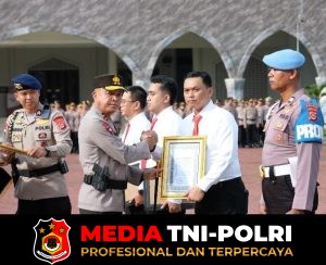 Upacara Hari Kesadaran Nasional, Kapolda Banten Berikan Penghargaan kepada 6 Personel