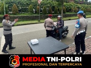 Satreskrim Polresta Tangerang Bagikan Takjil di Tigaraksa, Wujud Hadirnya Polisi di Tengah Masyarakat
