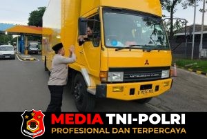 Bakti Ramadhan, Polsubsektor Cargo Bandara Soetta Bagi-bagi Takjil ke Masyarakat