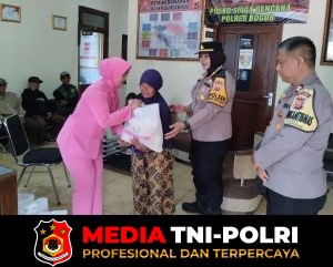 Kapolsek Megamendung Giat Salurkan Pembagian Sembako kepada Warga Lansia dan Kaum Dhuafa