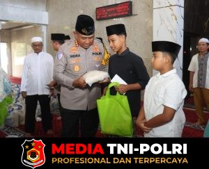 Kapolresta Tangerang Hadiri Santunan di Masjid Jami’ Aturrohmah Cangkudu, Ajak Anak-Anak Ikut Kuis Dadakan
