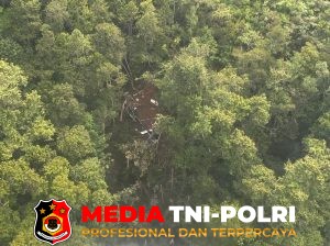 Tim SAR Temukan Serpihan Ekor Helikopter PK-CFX yang Hilang Kontak di Sekadau