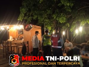 Pamapta II Polres Seruyan Gelar Patroli Objek Vital dan Dialogis, Sambangi Masyarakat Malam Hari