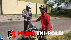 Satlantas Polres Seruyan Berikan Teguran Simpatik dan Himbauan Keselamatan Berlalu lintas di Kuala Pembuang