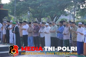 Kebersamaan dan Kekhusyukan Warnai Sholat Idul Adha 1447 H di Lingkungan Polres Seruyan