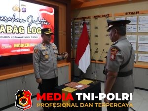 Kapolres Kotim menerima Penyerahan Jabatan Kabaglog