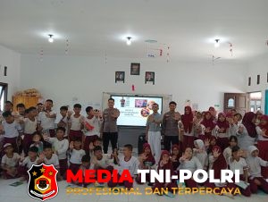 Bhabinkamtibmas Ayawan Sosialisasikan Bahaya Narkoba di SD 1 Eka Tjipta