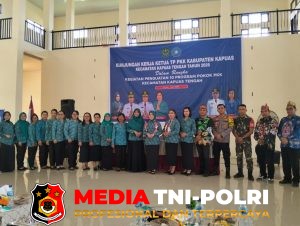 Ketua TP PKK Kapuas Lakukan Kunjungan Kerja ke Kapuas Tengah, Tekankan Penguatan 10 Program Pokok PKK