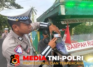 SOSIALISASI DAN PENEMPELAN STICKER LAYANAN 110 POLRES KOTIM DAN APLIKASI SUPER PRESISI POLRI