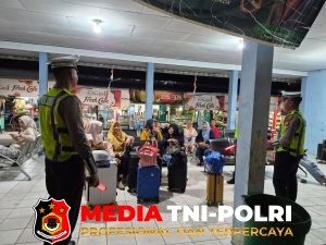 Polantas Menyapa Jaga Keamanan Warga hingga Larut Malam