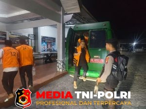 Polres Kotim Kawal Ketat Pemindahan 37 Tahanan ke PN Sampit, Pastikan Sidang Berjalan Aman