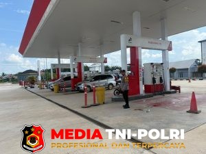 Polsubsektor Danau Seluluk Patroli dan Amankan SPBU di Desa Rungau Raya