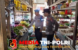 Sapa Warga dan Jukir di Pasar Saik Desa Pembuang Hulu I, Polsek Hanau Gelar Patroli Dialogis