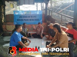 Jaga Jakarta Jaga Bekasi, Wakapolsek Kedungwaringin Sambangi Warga Kedunggede Ajak Perkuat Siskamling