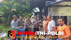 Batalyon B Pelopor Brimob Kalteng Distribusikan Air Bersih dalam Rangka HUT Bhayangkara ke-80 di Kotim