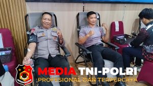 Sambut Hari Bhayangkara Ke-80, Personel Batalyon B Pelopor Ikuti Donor Darah di Mapolres Kotawaringin Timur