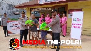 Sambut Hari Bhayangkara ke-80, Polsek Antang Kalang Salurkan Bantuan Sembako untuk Warga Tumbang Sangai