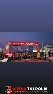 Jaga Jakarta Jaga Bekasi, Polsek Cikarang Pusat Meberikan Pelayanan Penganan INI Run Fest 2026 di Deltamas