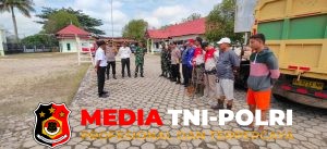 Penambalan Jalan Berlubang di Jalan Tjilik Riwut Wilayah Hukum Polsek Cempaga Hulu