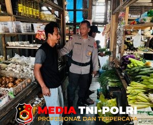 Jaga Sitkamtibmas Tetap Aman dan Kondusif, Polsek Hanau Gelar Patroli Dialogis di Pasar Saik