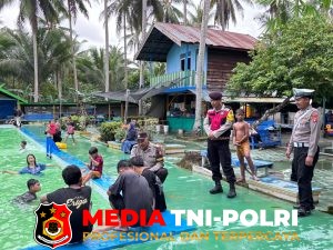 Sapa di Lokasi Wisata, Pamapta Polres Seruyan Ajak Remaja Jauhi Kenakalan Lewat Program Binredawan