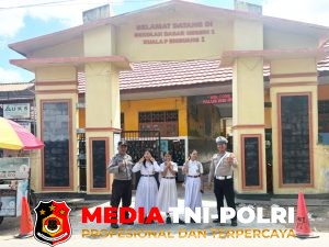 Polres Seruyan Laksanakan Pengaturan Lalin Jam Pulang Sekolah di SDN 1 Kuala Pembuang